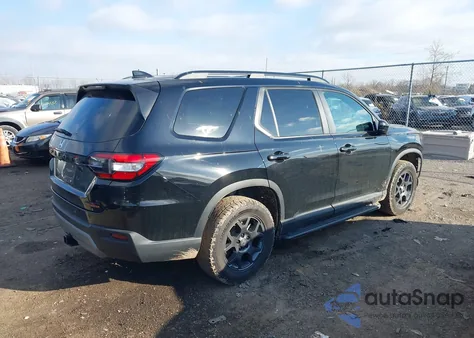 2023 Honda Pilot Awd Trailsport z USA, uszkodzony, nr VIN 5FNYG1H66PB058283